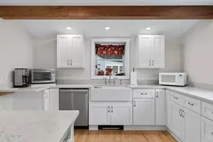 12 Mountain St, Great Barrington, MA 01230 - Photo 10