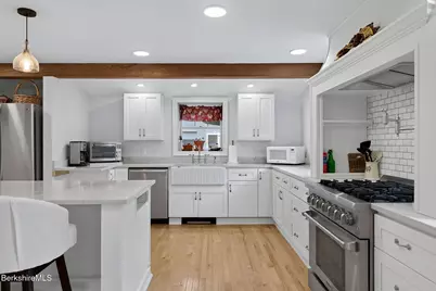 12 Mountain St, Great Barrington, MA 01230 - Photo 8