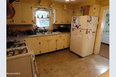 15 Meadow St, Adams, MA 01220 - Photo 16