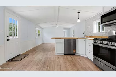 10 Alice Dr, Hinsdale, MA 01235 - Photo 6