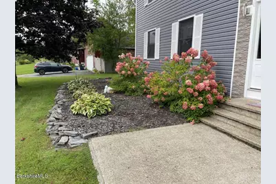 16 Juliana Dr, Pittsfield, MA 01201 - Photo 2