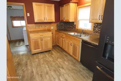2 West Kittler Ave, Adams, MA 01220 - Photo 8