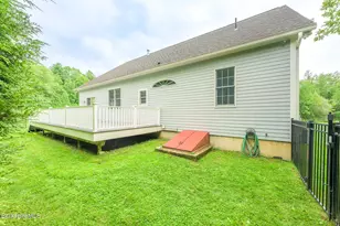 208 Karen Dr, Pittsfield, MA 01201 - Photo 34