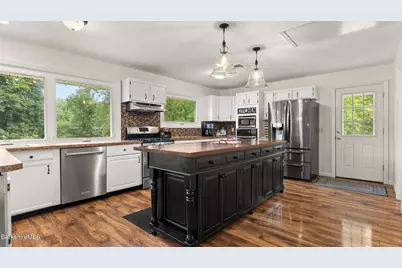 53 Greenings Ave, Pittsfield, MA 01201 - Photo 12