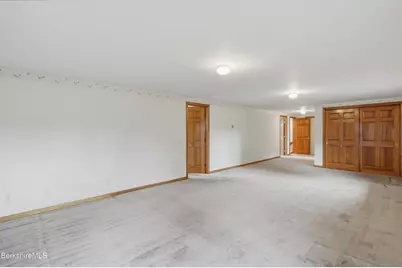 149 Longview Ter, Pittsfield, MA 01201 - Photo 32