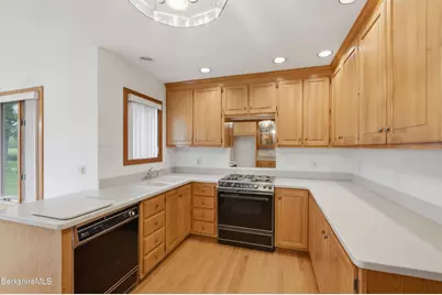 149 Longview Ter, Pittsfield, MA 01201 - Photo 14