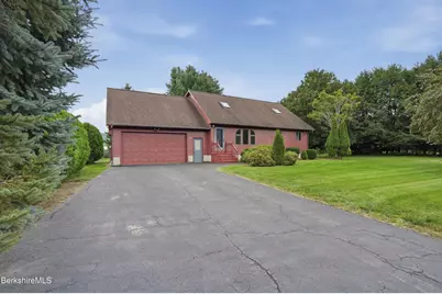 149 Longview Ter, Pittsfield, MA 01201 - Photo 4
