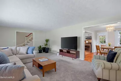 139 Mountain Dr, Pittsfield, MA 01201 - Photo 12