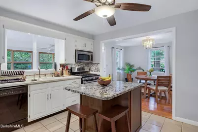 139 Mountain Dr, Pittsfield, MA 01201 - Photo 16