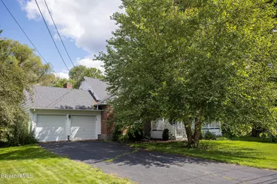139 Mountain Dr, Pittsfield, MA 01201 - Photo 4