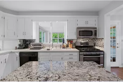 139 Mountain Dr, Pittsfield, MA 01201 - Photo 14