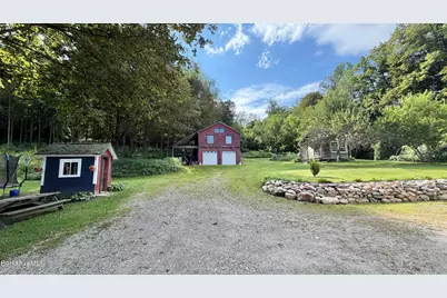 427 State St, North Adams, MA 01247 - Photo 4