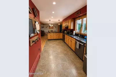 118 Meadowview Dr, Cheshire, MA 01225 - Photo 6