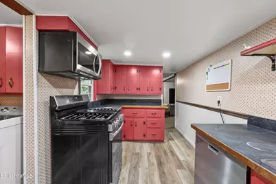 253 North St, Williamstown, MA 01267 - Photo 14