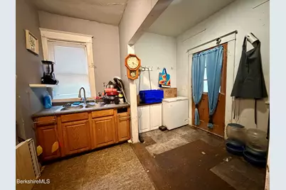 39 Hull Ave, Pittsfield, MA 01201 - Photo 8
