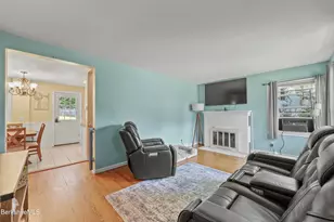 198 Allengate Ave, Pittsfield, MA 01201 - Photo 4
