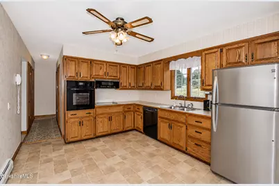 180 Doreen St, Pittsfield, MA 01201 - Photo 10