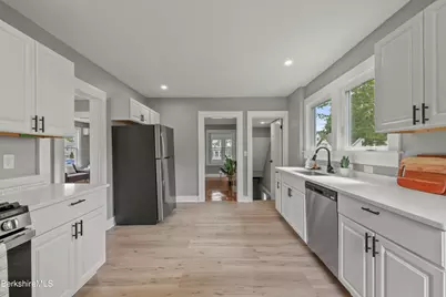 71 Essex St, Pittsfield, MA 01201 - Photo 22