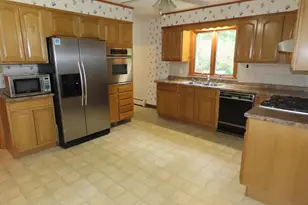 986 Church St, North Adams, MA 01247 - Photo 12