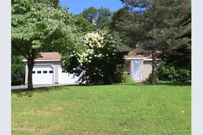986 Church St, North Adams, MA 01247 - Photo 4