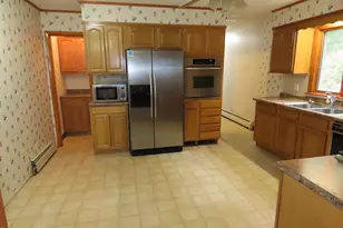 986 Church St, North Adams, MA 01247 - Photo 16