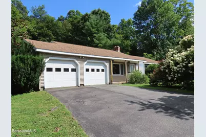 986 Church St, North Adams, MA 01247 - Photo 2