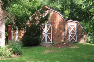986 Church St, North Adams, MA 01247 - Photo 38