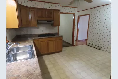 986 Church St, North Adams, MA 01247 - Photo 18
