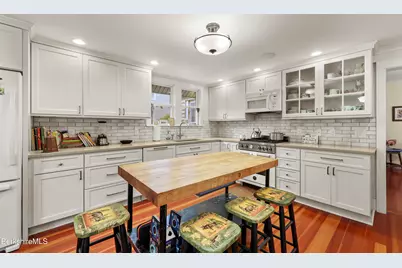 25 Cottage St, Great Barrington, MA 01230 - Photo 16