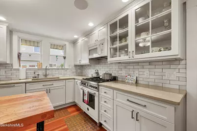 25 Cottage St, Great Barrington, MA 01230 - Photo 18