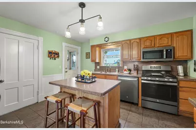 4 Richmond St, Adams, MA 01220 - Photo 18
