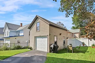 4 Richmond St, Adams, MA 01220 - Photo 6
