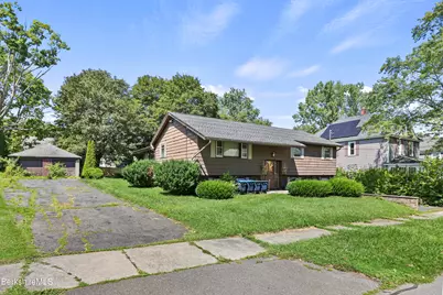 81 Calumet St, Pittsfield, MA 01201 - Photo 2
