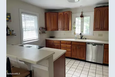 84 Windsor Ave, Pittsfield, MA 01201 - Photo 4