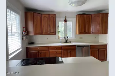 84 Windsor Ave, Pittsfield, MA 01201 - Photo 2