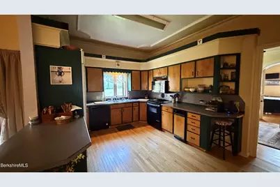 242 Church St, North Adams, MA 01247 - Photo 22