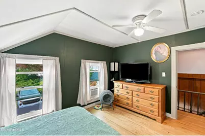 19 1/2 Spring St, North Adams, MA 01247 - Photo 16