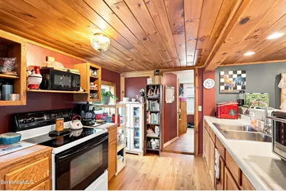 19 1/2 Spring St, North Adams, MA 01247 - Photo 10