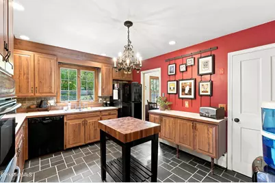422 Barker Rd, Pittsfield, MA 01201 - Photo 8