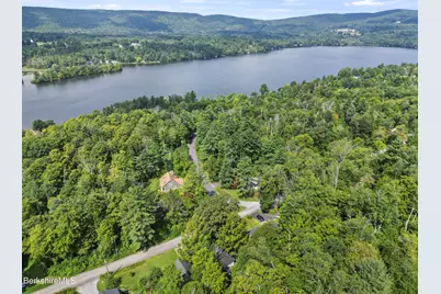 10 Mahkeenac Heights Rd, Stockbridge, MA 01262 - Photo 26