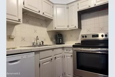 106 E Housatonic St #2, Pittsfield, MA 01201 - Photo 6