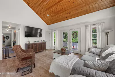 159 Cascade St, Pittsfield, MA 01201 - Photo 6