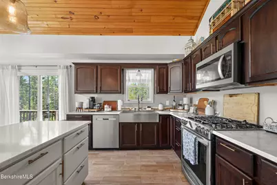 159 Cascade St, Pittsfield, MA 01201 - Photo 10