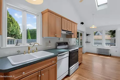 24 Elmvale Place, Pittsfield, MA 01201 - Photo 38