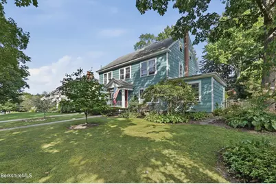 31 Brunswick St, Pittsfield, MA 01201 - Photo 2