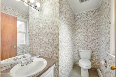 49 Dutchess Ave, Pittsfield, MA 01201 - Photo 20