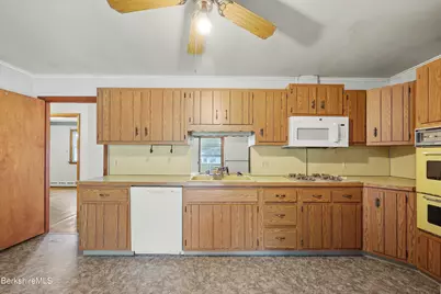 49 Dutchess Ave, Pittsfield, MA 01201 - Photo 14