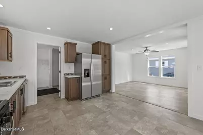 395 Cheshire Rd #109, Pittsfield, MA 01201 - Photo 6