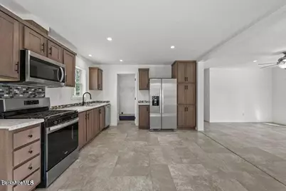 395 Cheshire Rd #107, Pittsfield, MA 01201 - Photo 4