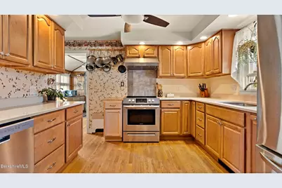 5 Magnolia St, Great Barrington, MA 01230 - Photo 8
